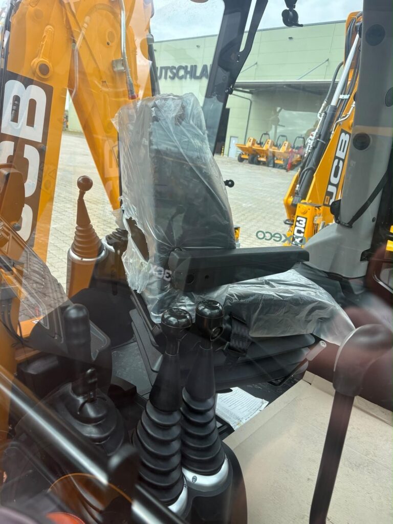 JCB 3CX ECO кабина