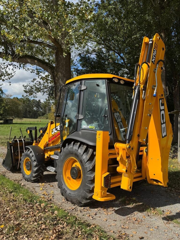 JCB 3CX ECO экскаватор грейдер и ковш
