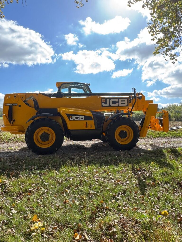 JCB 540-170 погрузчик сбоку